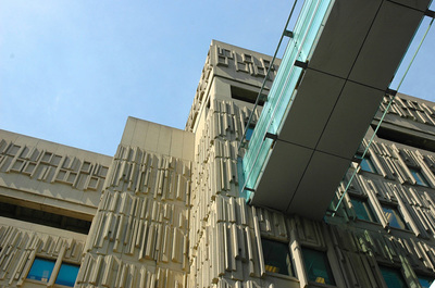 野獸派建筑的多倫多大學醫學科學樓